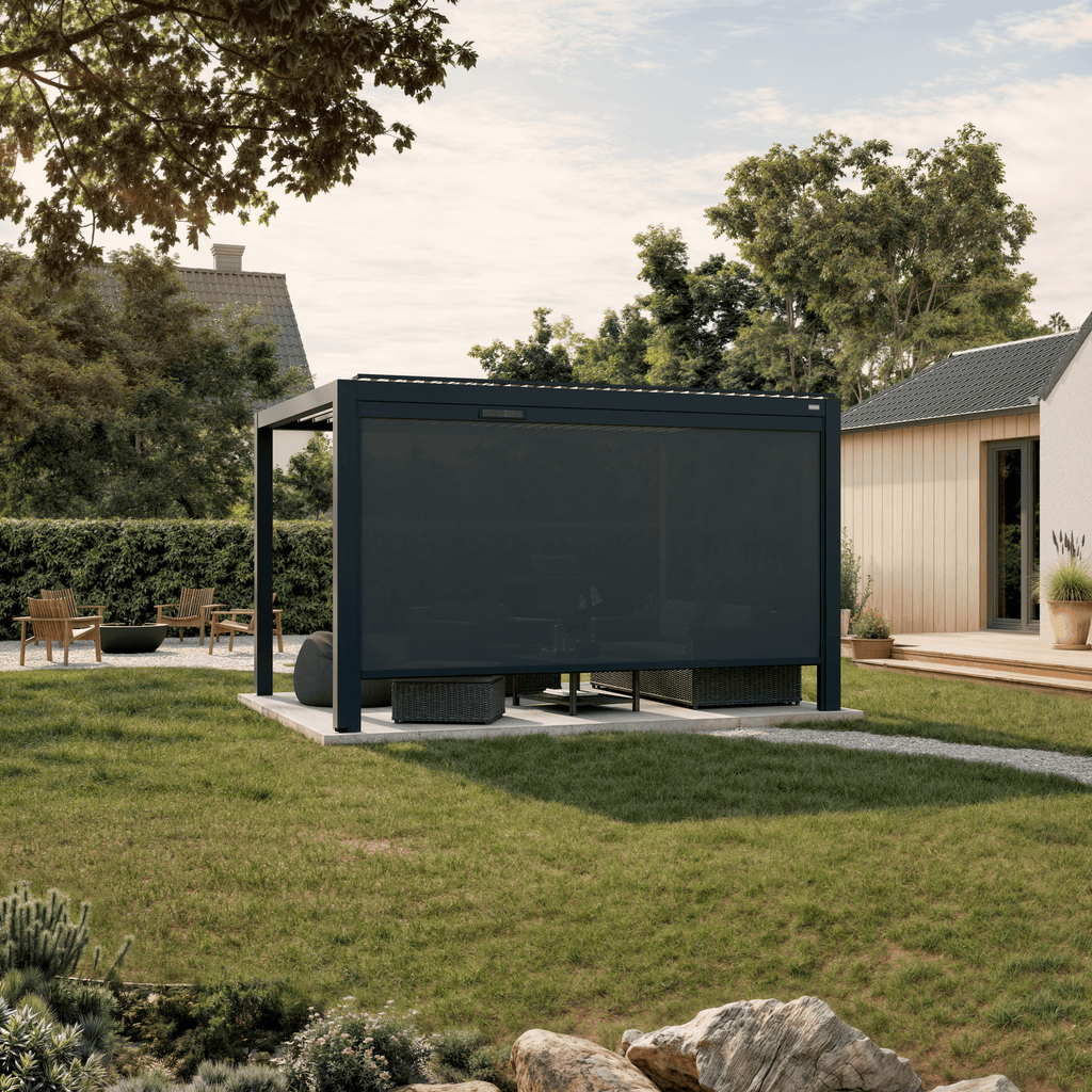 Solar retractable side screen, 13' in anthracite, on an aluminum pergola