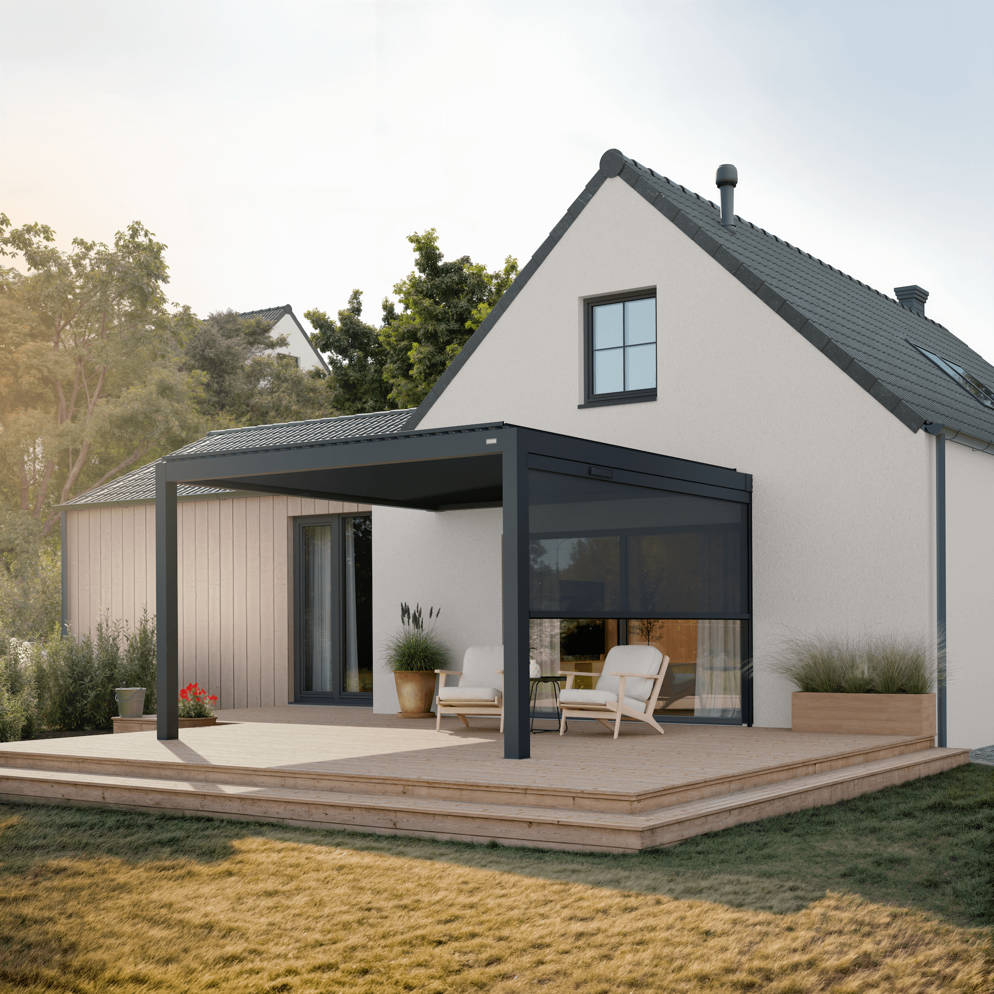 Solar retractable side screen, 13' in anthracite, on an aluminum pergola