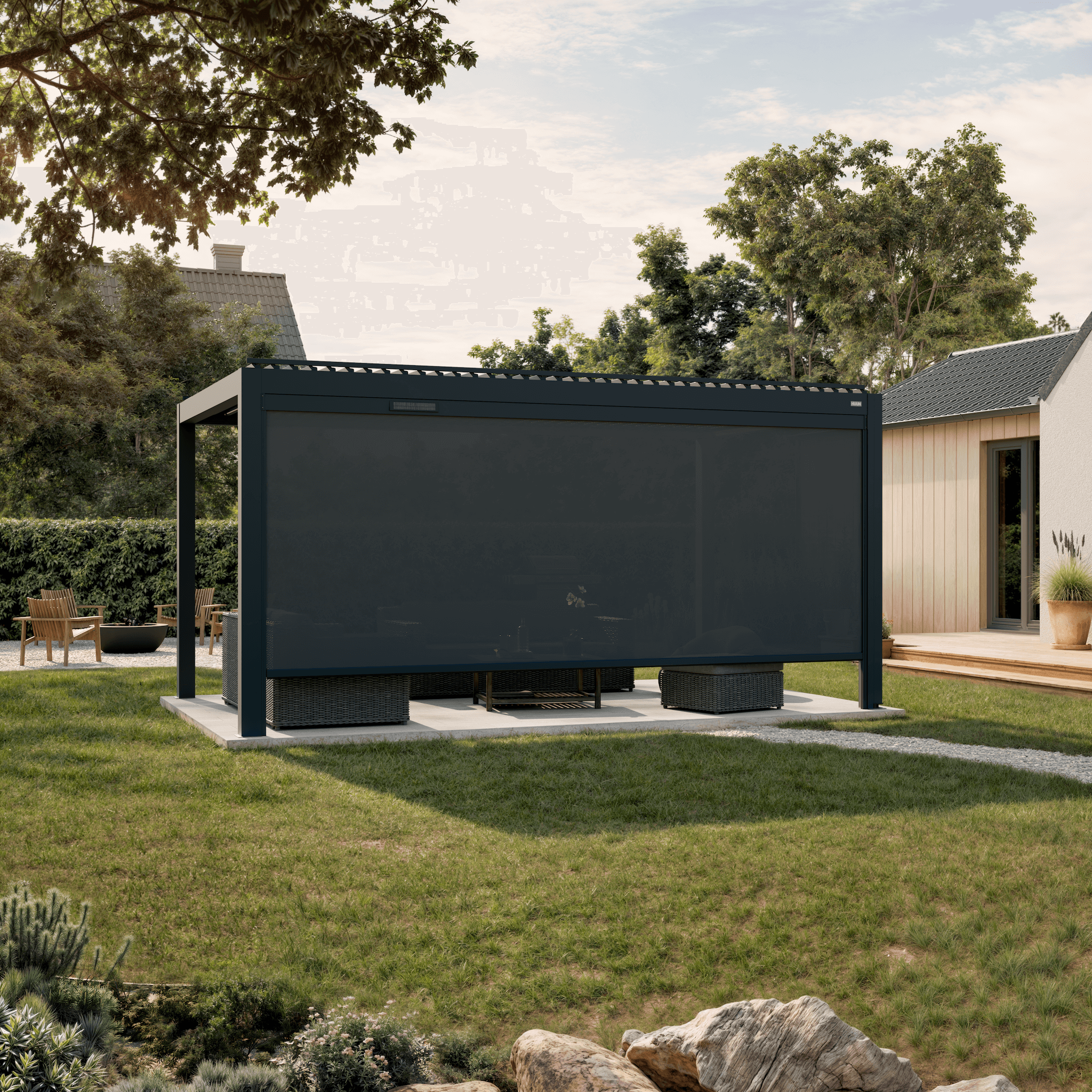 Solar retractable side screen, 16' in anthracite, on an aluminum pergola
